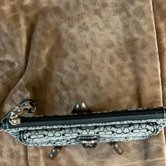 Vintage COACH  Large Wristlet - Picture 5 of 8